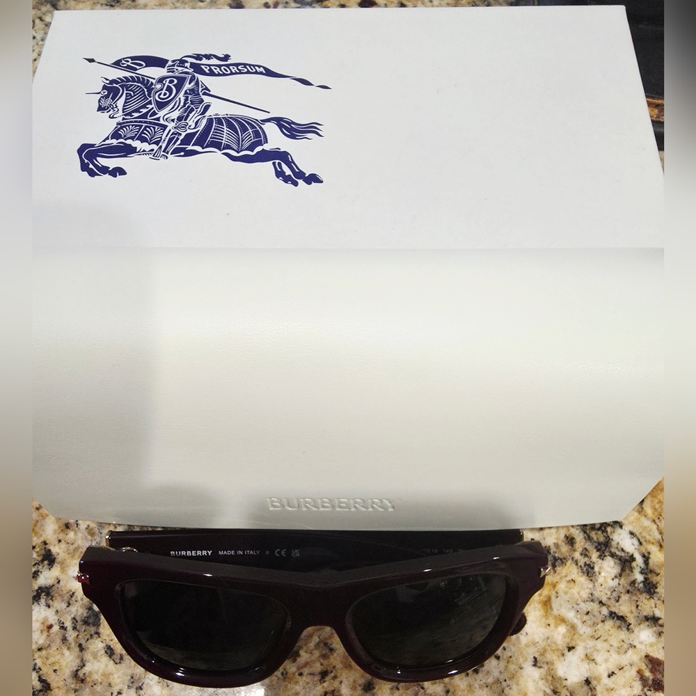 Burberry Men's Sunglasses NIB - Picture 2 of 7